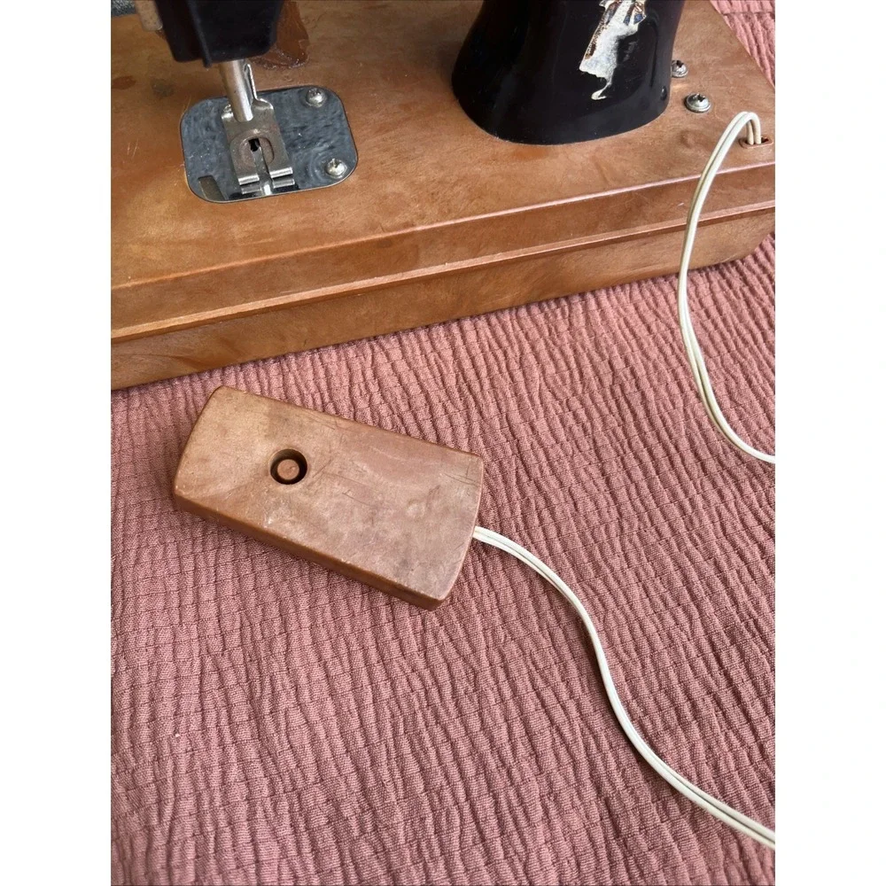 Toy Sewing Machine Holly Hobbie Vintage 1975 by Durham For Display Not Working - Picture 4 of 10